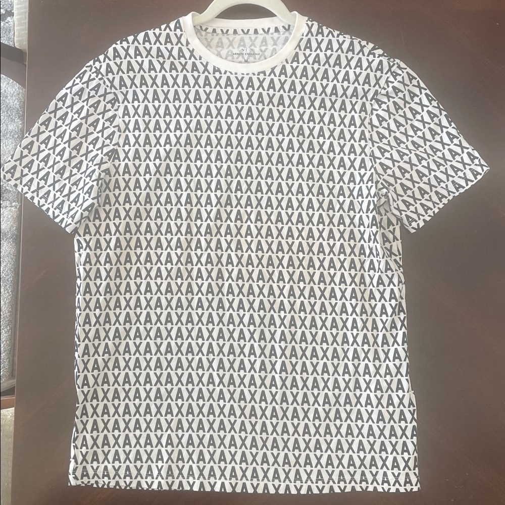 Armani Exchange Men’s T-Shirt. 100% Cotton. Size US M. White Crew Neck Trim. EUC